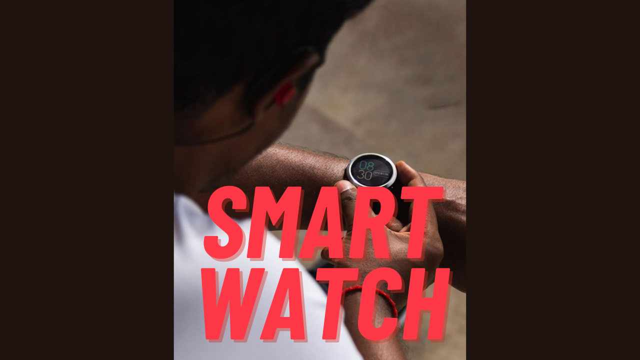 책상 위에 놓인 가민, 애플워치, 갤럭시워치를 비교하는 모습